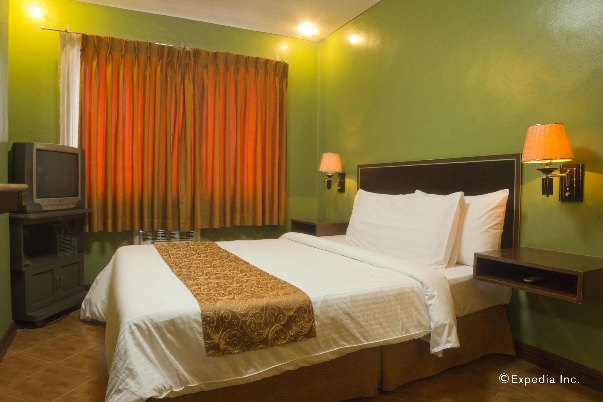Fernandina 88 Suites Hotel Cidade Quezon Exterior foto
