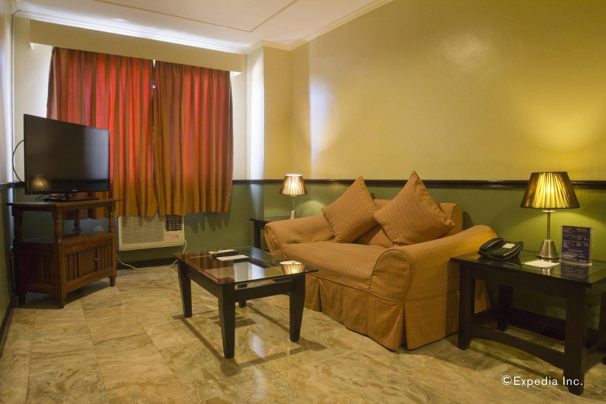 Fernandina 88 Suites Hotel Cidade Quezon Exterior foto