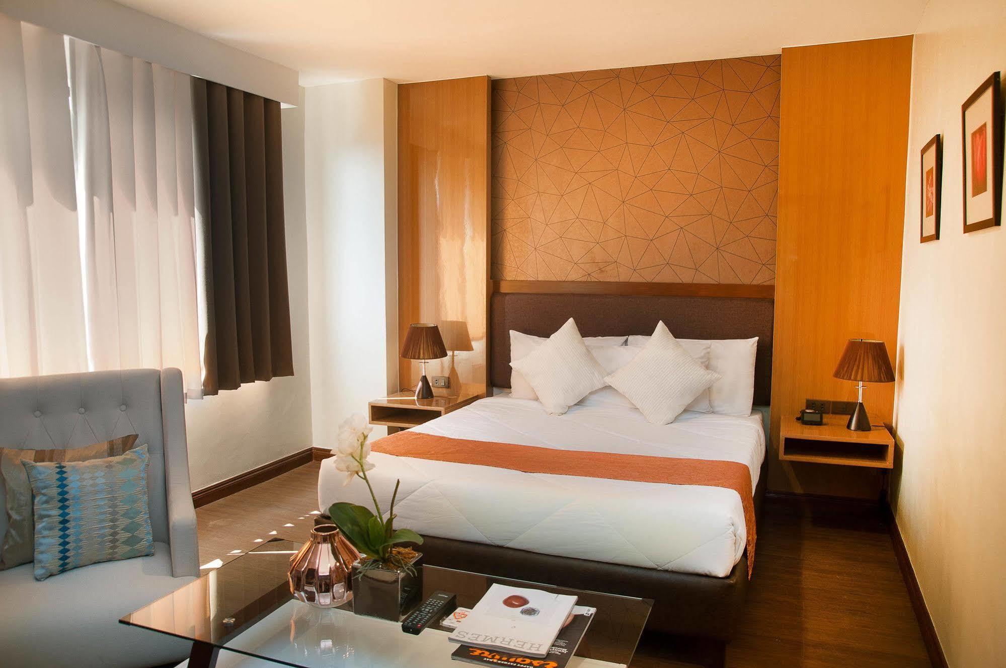 Fernandina 88 Suites Hotel Cidade Quezon Exterior foto