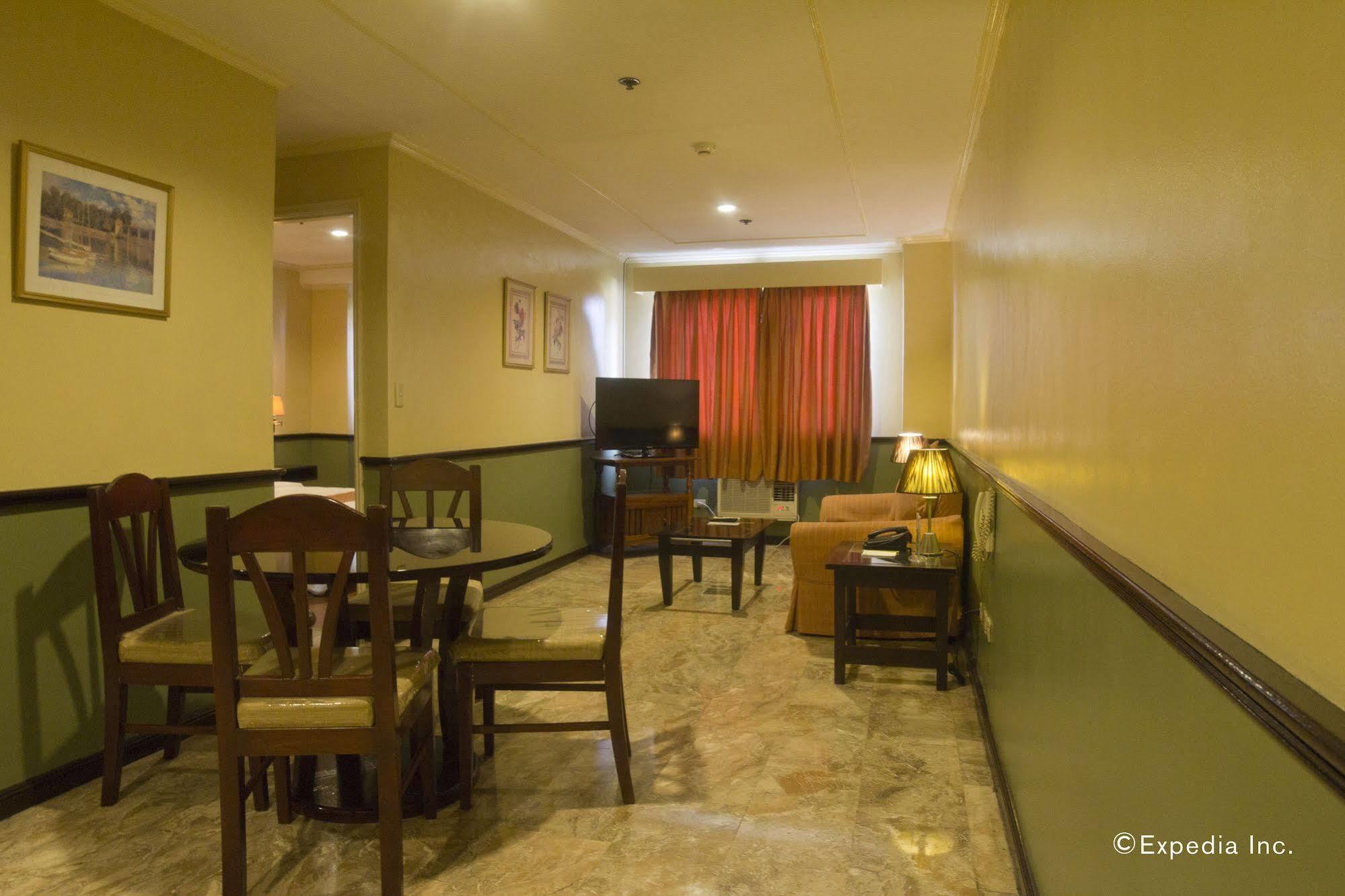 Fernandina 88 Suites Hotel Cidade Quezon Exterior foto