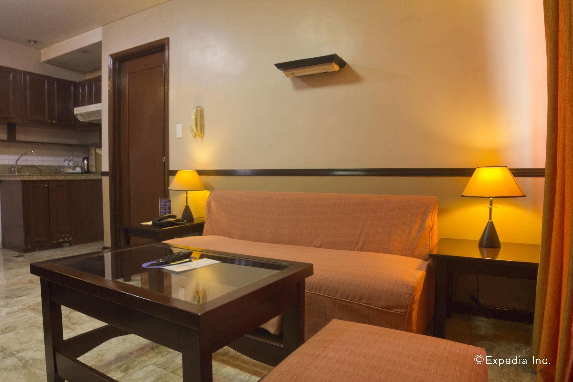 Fernandina 88 Suites Hotel Cidade Quezon Exterior foto