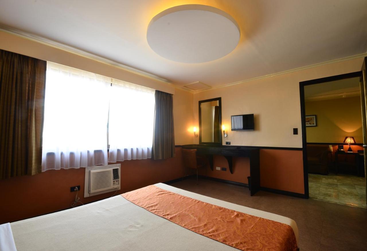 Fernandina 88 Suites Hotel Cidade Quezon Exterior foto